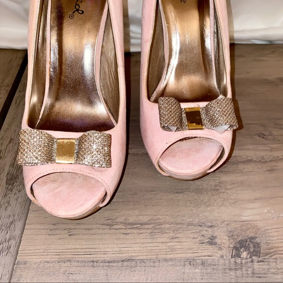 Pink Suede & Gold Bow Heels STUNNING - Picture 7 of 7